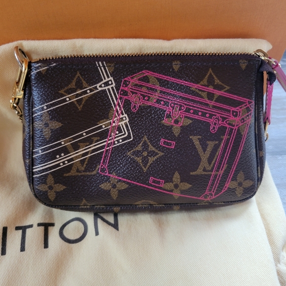 Louis Vuitton Mini Pochette - Picture 1 of 17